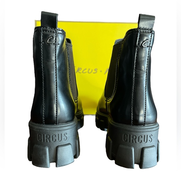 Darielle Lug Sole Chelsea Booties - Picture 5 of 11